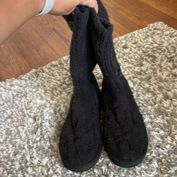 UGG Australia Women’s Leland Cable Knit with Buttons Boots size 7 - Picture 3 of 13